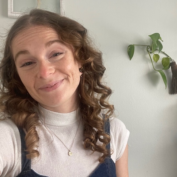 Meet your Posher, Nicole - Picture 1 of 1